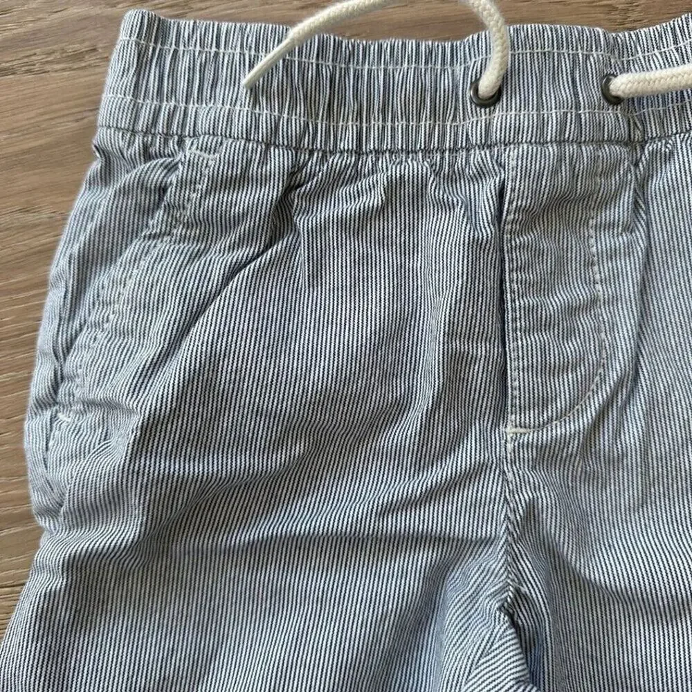 GAP Pull Up Short Blue and White Stripped 3T